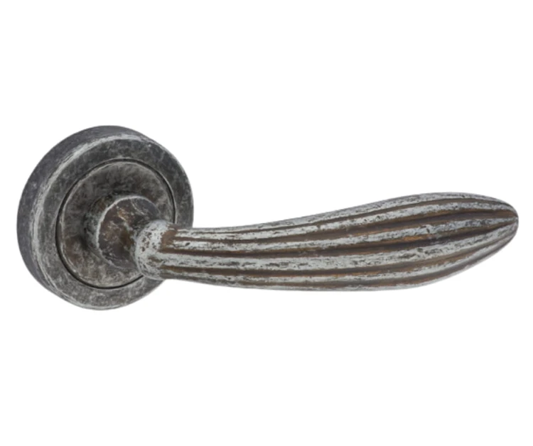 Klamka 1917-47, antyczne srebro.jpg